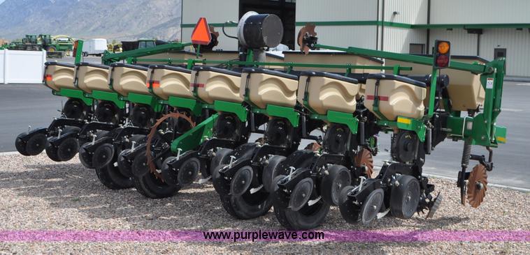 image for item G7369 2012 Great Plains YP825A-0830 planter