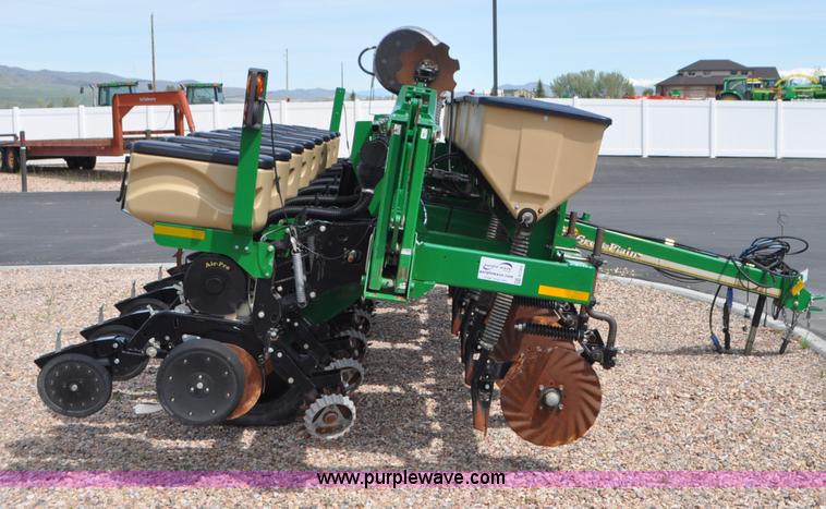 image for item G7369 2012 Great Plains YP825A-0830 planter