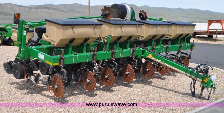 image for item G7369 2012 Great Plains YP825A-0830 planter