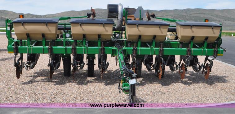 image for item G7369 2012 Great Plains YP825A-0830 planter