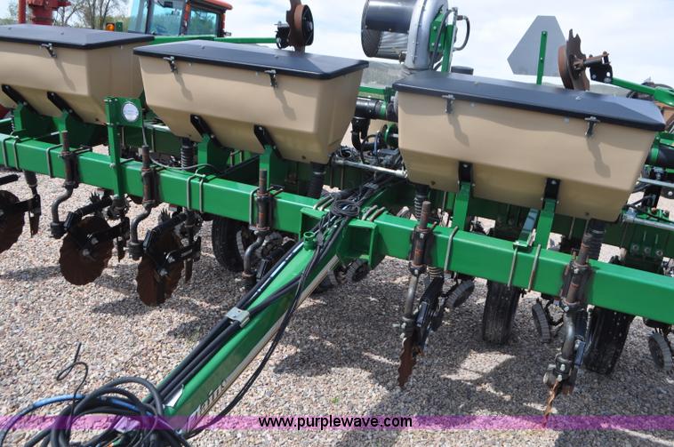 image for item G7369 2012 Great Plains YP825A-0830 planter