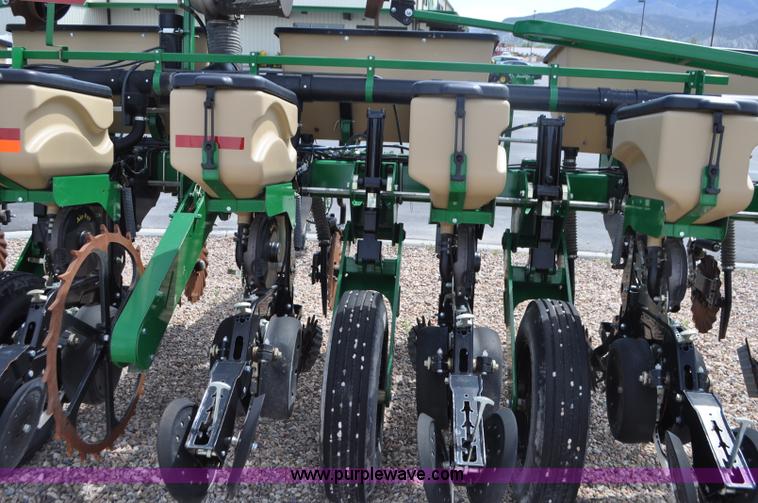 image for item G7369 2012 Great Plains YP825A-0830 planter