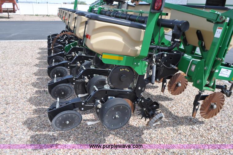 image for item G7369 2012 Great Plains YP825A-0830 planter