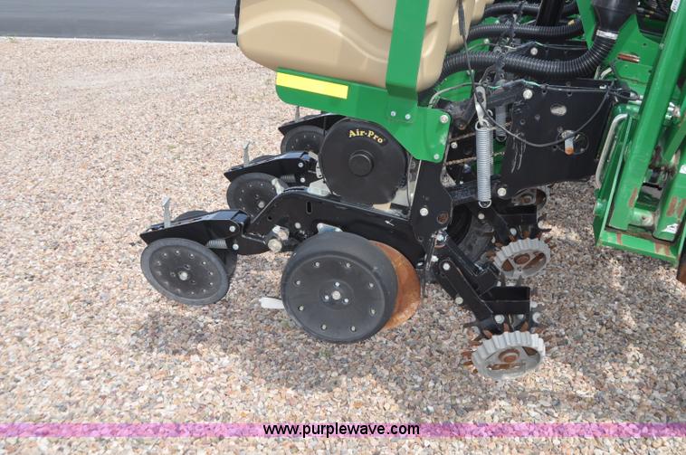 image for item G7369 2012 Great Plains YP825A-0830 planter
