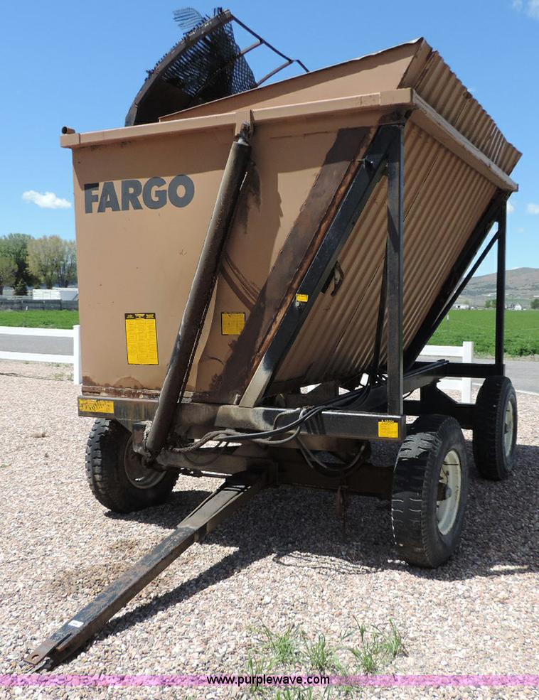 image for item G7370 2005 Case IH FHX300 forage harvester and silage trailer