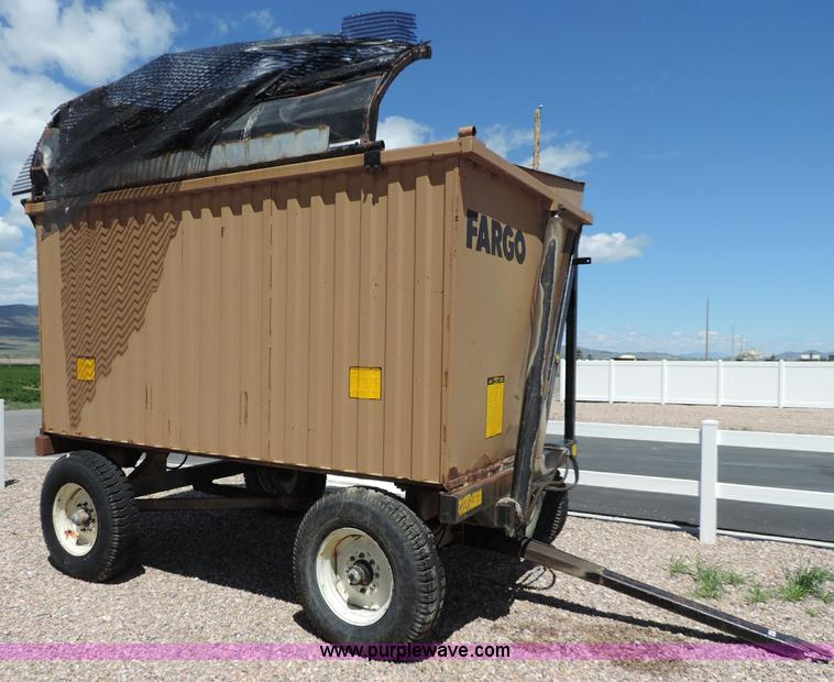 image for item G7370 2005 Case IH FHX300 forage harvester and silage trailer