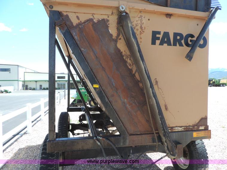 image for item G7370 2005 Case IH FHX300 forage harvester and silage trailer