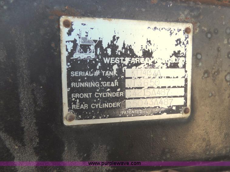 image for item G7370 2005 Case IH FHX300 forage harvester and silage trailer