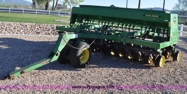 image for item G7372 1992 John Deere 750 grain drill