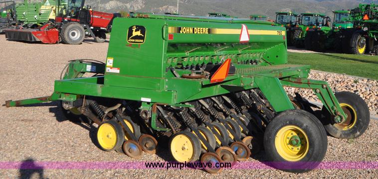 image for item G7372 1992 John Deere 750 grain drill