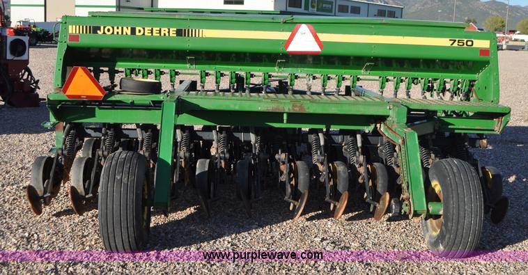 image for item G7372 1992 John Deere 750 grain drill