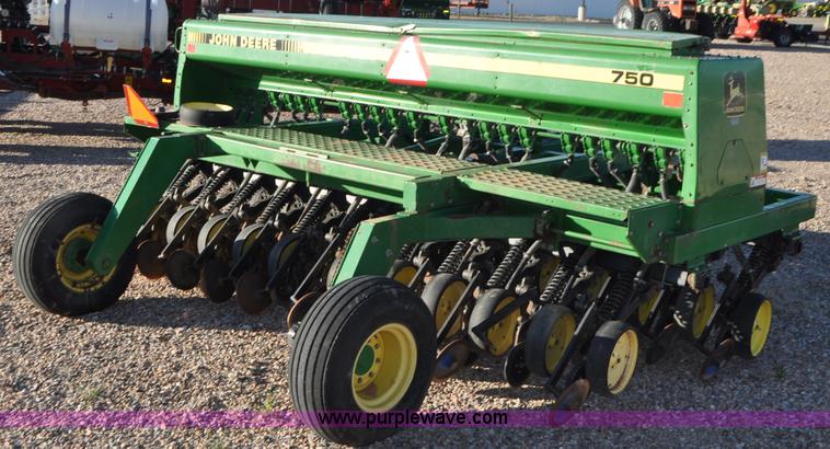 image for item G7372 1992 John Deere 750 grain drill