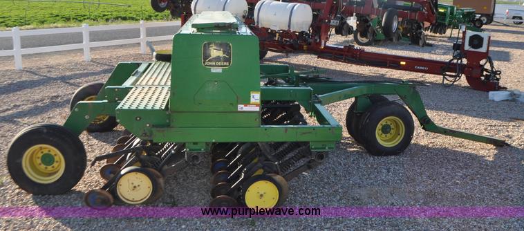 image for item G7372 1992 John Deere 750 grain drill