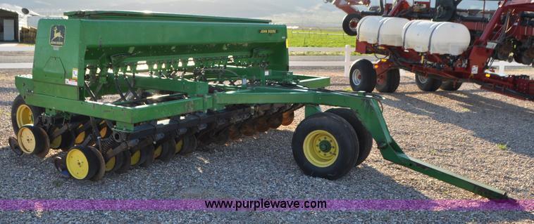 image for item G7372 1992 John Deere 750 grain drill