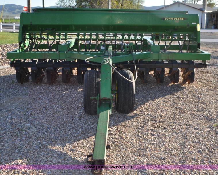 image for item G7372 1992 John Deere 750 grain drill