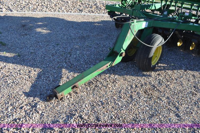 image for item G7372 1992 John Deere 750 grain drill