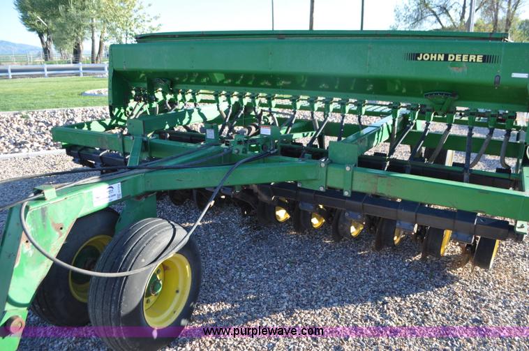 image for item G7372 1992 John Deere 750 grain drill