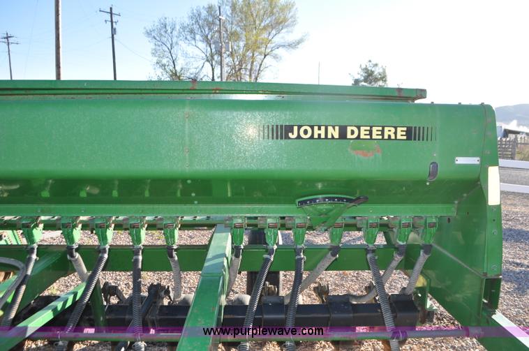 image for item G7372 1992 John Deere 750 grain drill