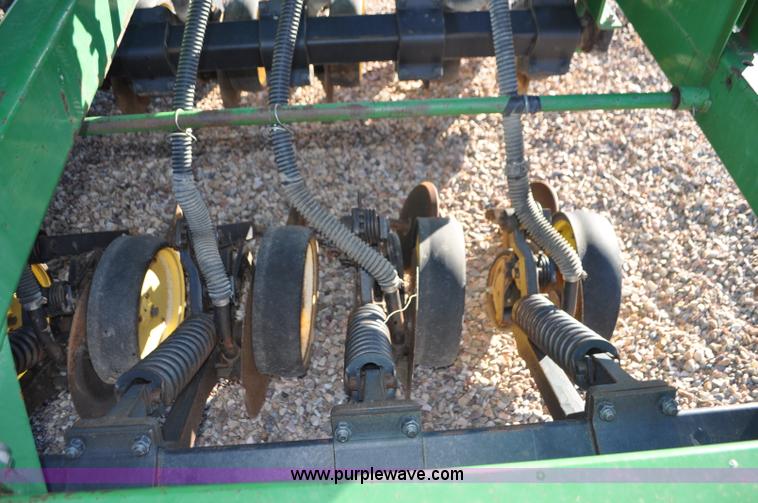 image for item G7372 1992 John Deere 750 grain drill
