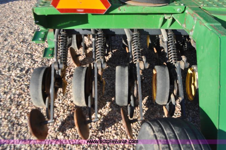 image for item G7372 1992 John Deere 750 grain drill