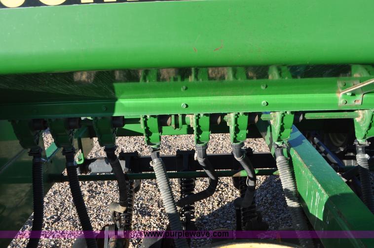 image for item G7372 1992 John Deere 750 grain drill