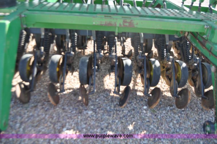 image for item G7372 1992 John Deere 750 grain drill