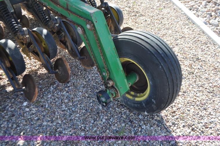 image for item G7372 1992 John Deere 750 grain drill