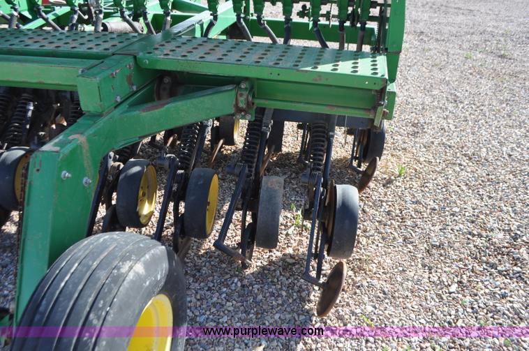 image for item G7372 1992 John Deere 750 grain drill