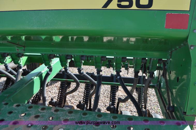 image for item G7372 1992 John Deere 750 grain drill