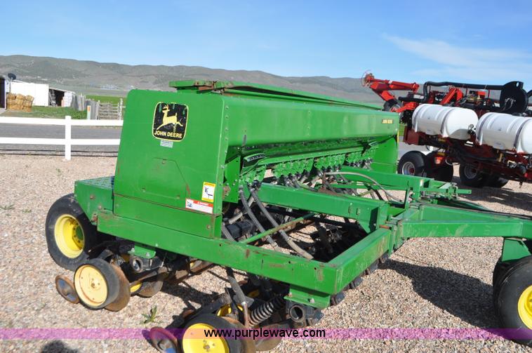 image for item G7372 1992 John Deere 750 grain drill