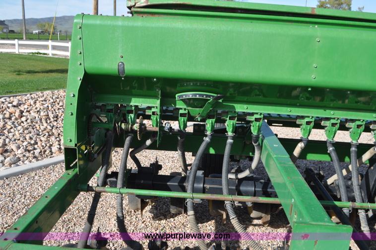 image for item G7372 1992 John Deere 750 grain drill