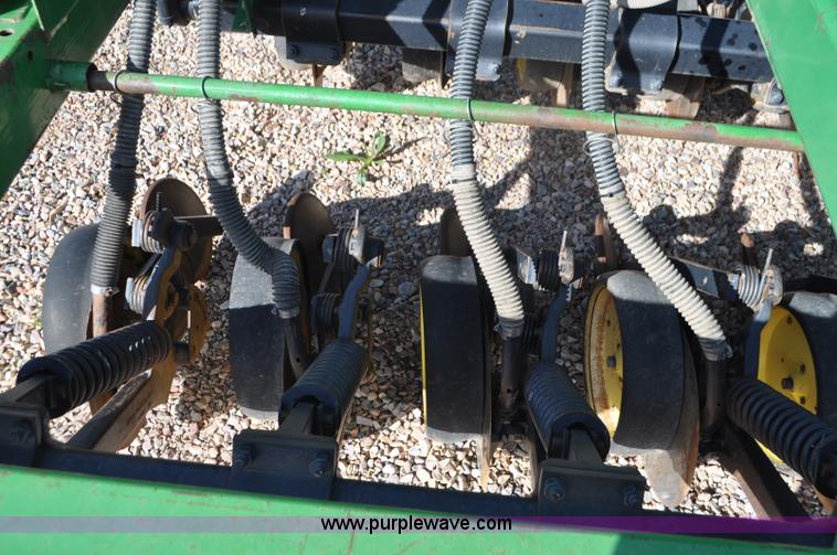 image for item G7372 1992 John Deere 750 grain drill