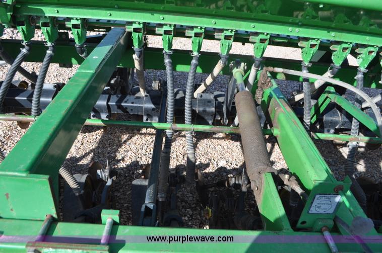 image for item G7372 1992 John Deere 750 grain drill