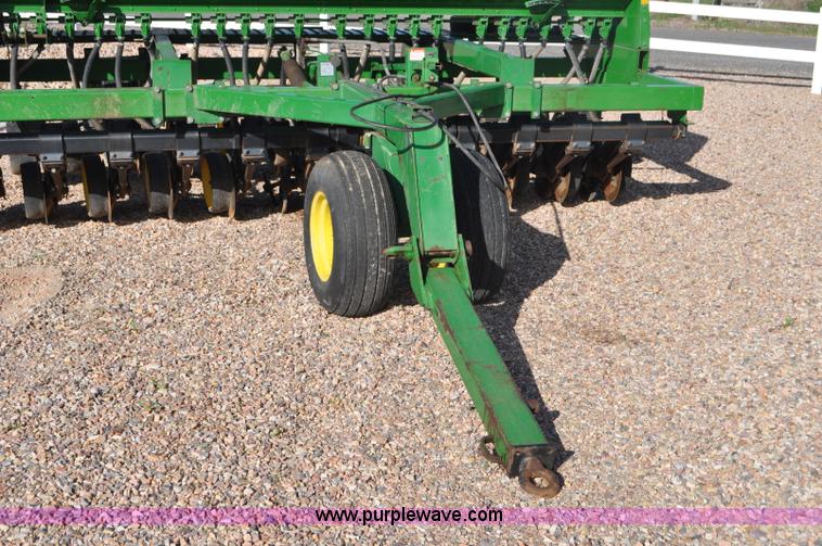 image for item G7372 1992 John Deere 750 grain drill
