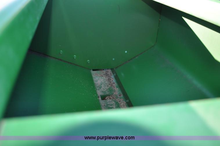 image for item G7372 1992 John Deere 750 grain drill