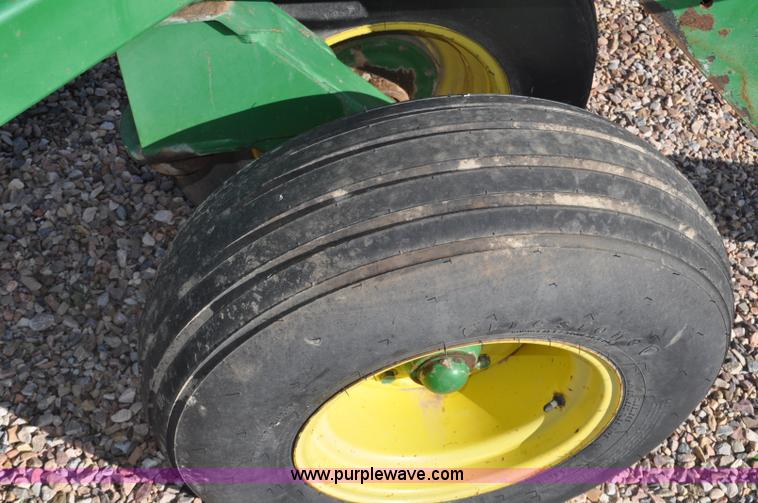 image for item G7372 1992 John Deere 750 grain drill
