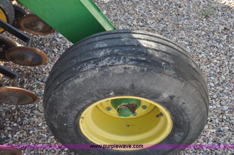 image for item G7372 1992 John Deere 750 grain drill