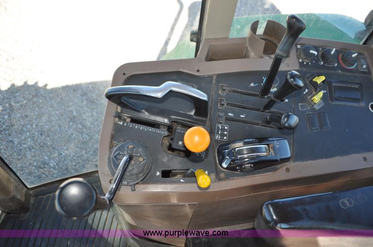 image for item G7378 1998 John Deere 7810 MFWD tractor