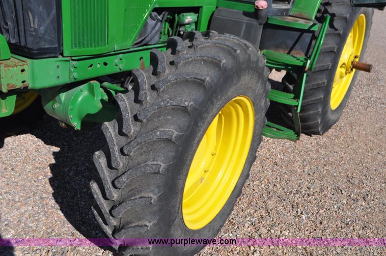 image for item G7378 1998 John Deere 7810 MFWD tractor
