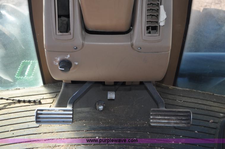 image for item G7380 2006 John Deere 9320 4WD tractor