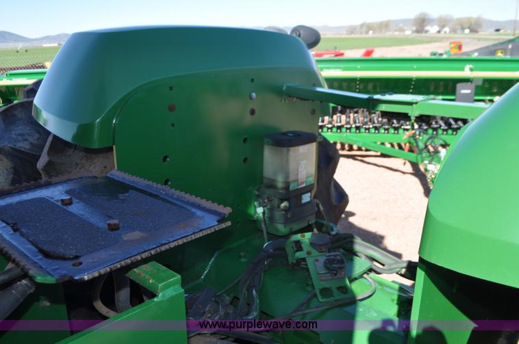 image for item G7380 2006 John Deere 9320 4WD tractor