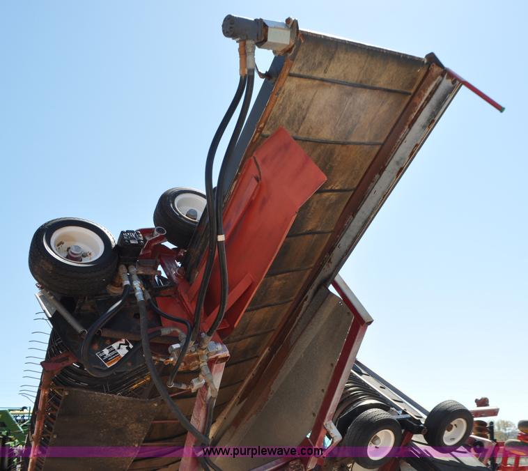 image for item G7385 Miller Pro 1416 Avalance hay merger