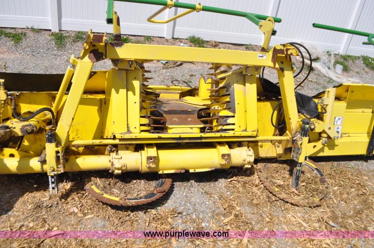 image for item G7395 2005 John Deere 688 rotary head