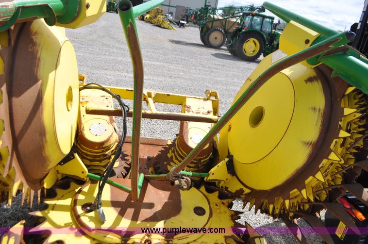 image for item G7397 2005 John Deere 676 rotary head