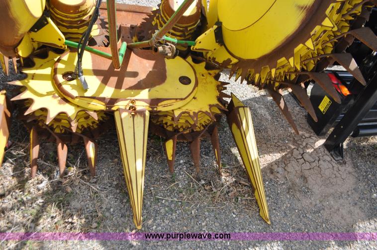 image for item G7397 2005 John Deere 676 rotary head