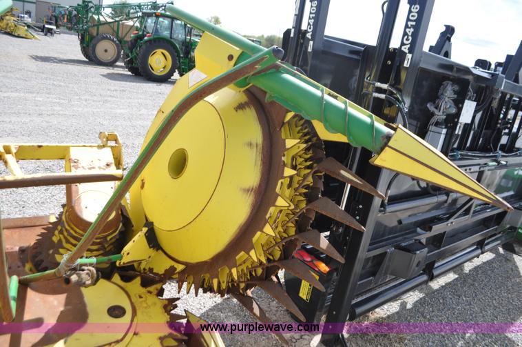 image for item G7397 2005 John Deere 676 rotary head