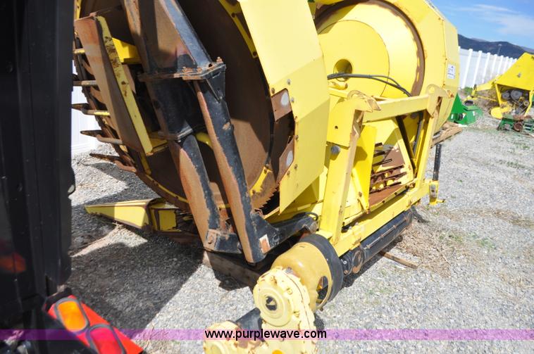image for item G7397 2005 John Deere 676 rotary head
