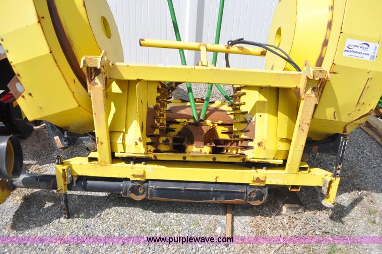 image for item G7397 2005 John Deere 676 rotary head