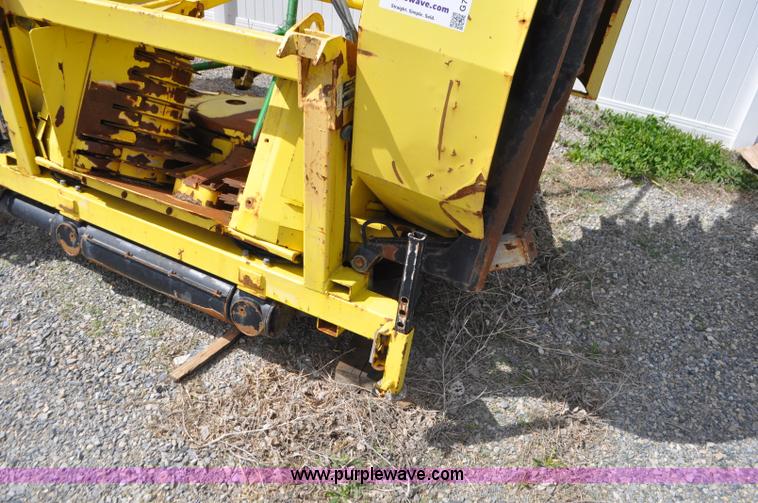 image for item G7397 2005 John Deere 676 rotary head