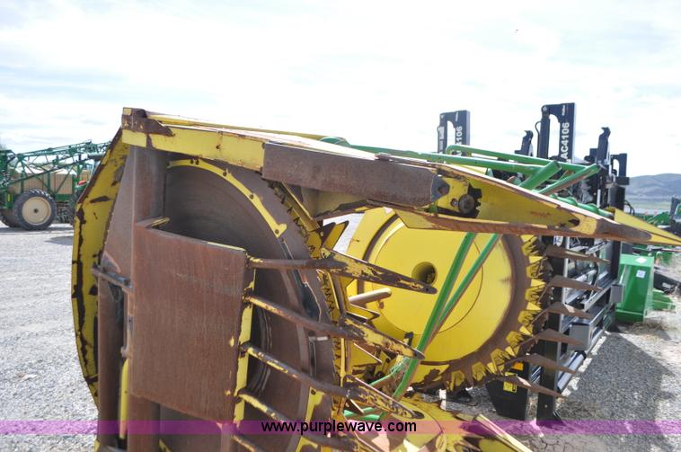 image for item G7397 2005 John Deere 676 rotary head